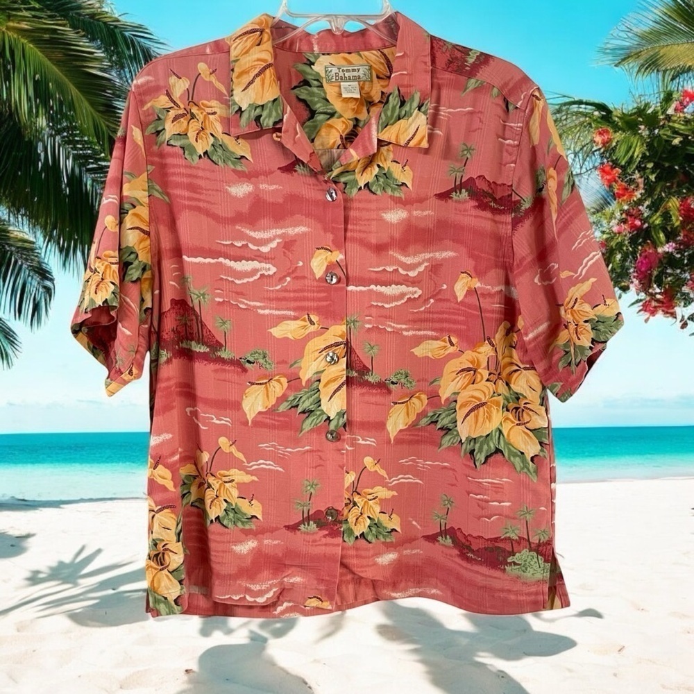 Tommy Bahama Women's Medium Silk Tropical Print Short Sleeve Button-down Shirt